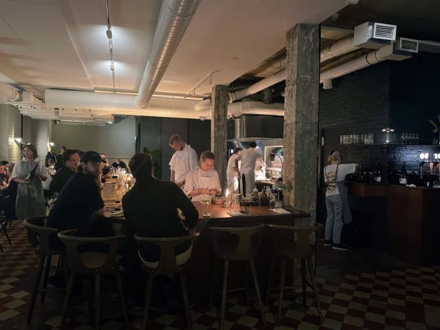 Aidot kynttilät luovat tunnelmaa pimeneviin iltoihin.