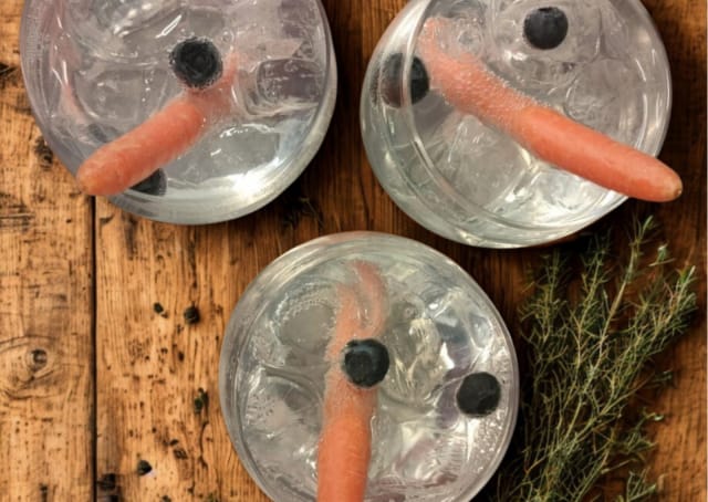 Melting Snowman sisältää Arctic Blue Giniä ja tonicia.