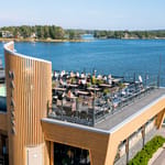 Kuva Nokkalan Majakan terassista ylhäältä päin kuvattuna.